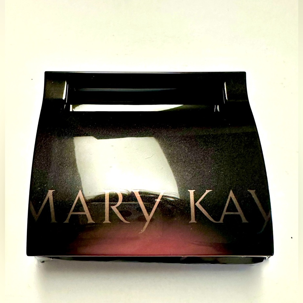 MARY KAY 🩷 Magnetic Black Compact NEW in Box